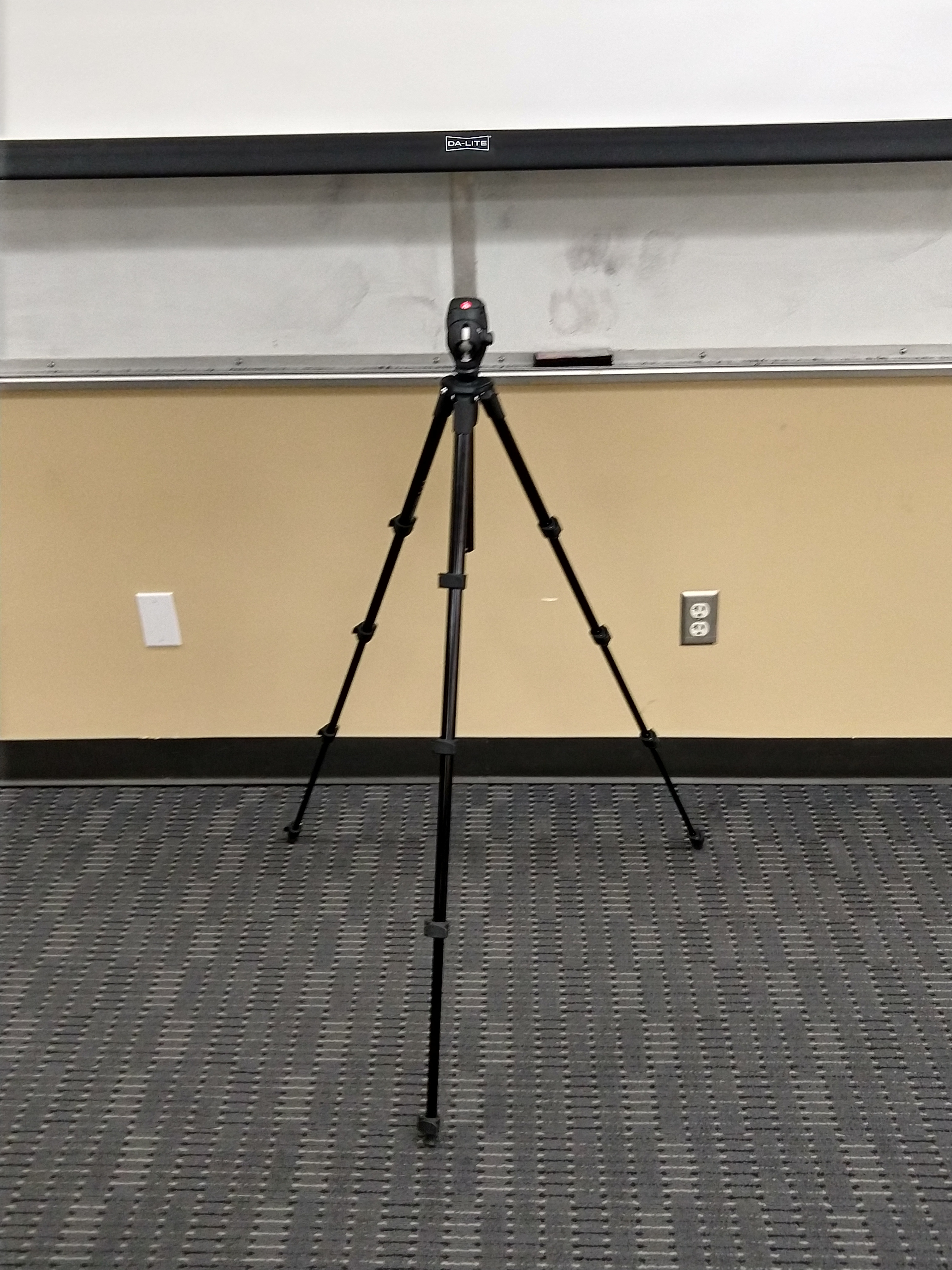 نحوه نصب دوربین کنفرانس لاجیتک MeetUp روی سه پایه